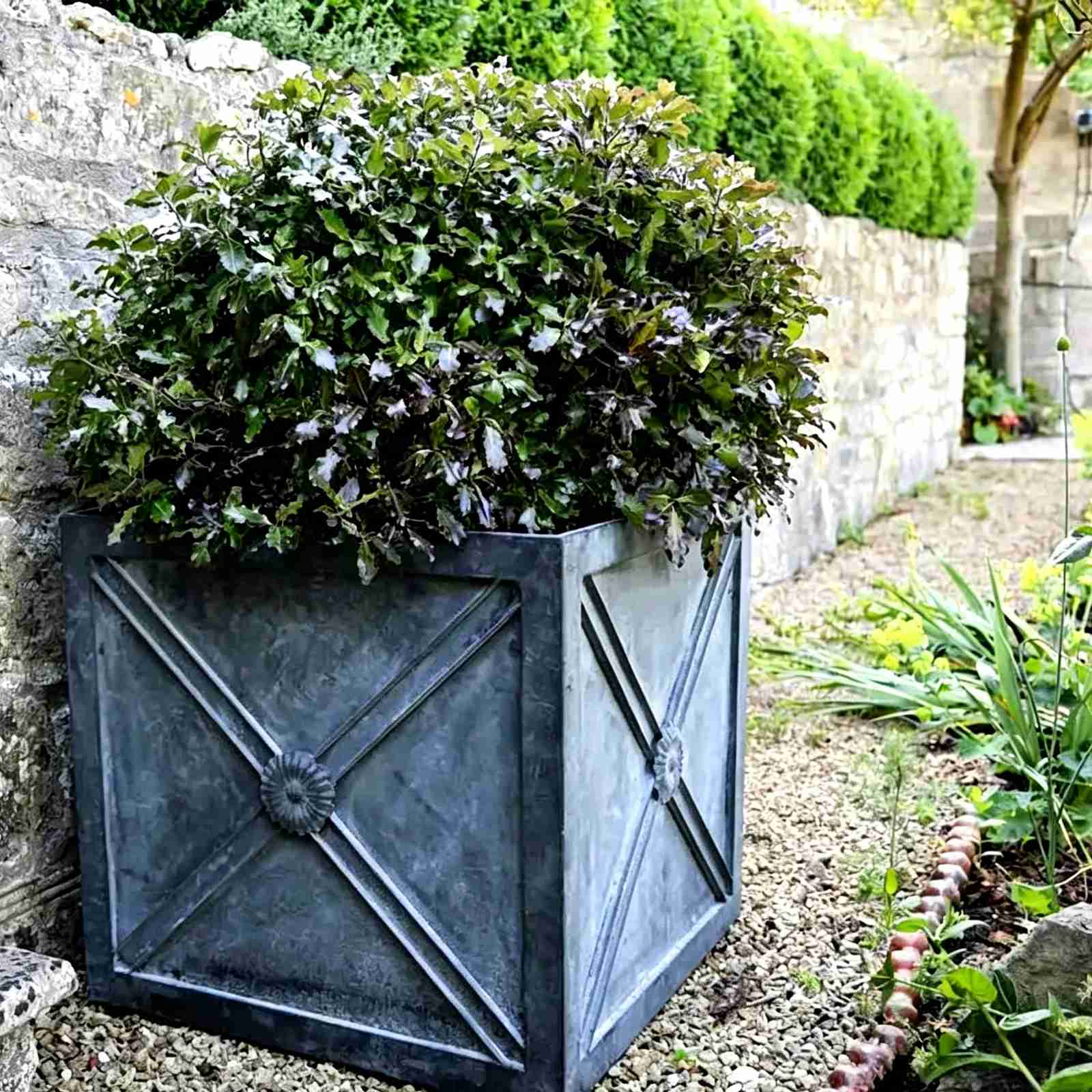 HS-P016 Cast Iron Planter – The European Charm That Sells Itself to Garden lovers, cast iron planter wholesale, European garden decor, heavy duty outdoor planter